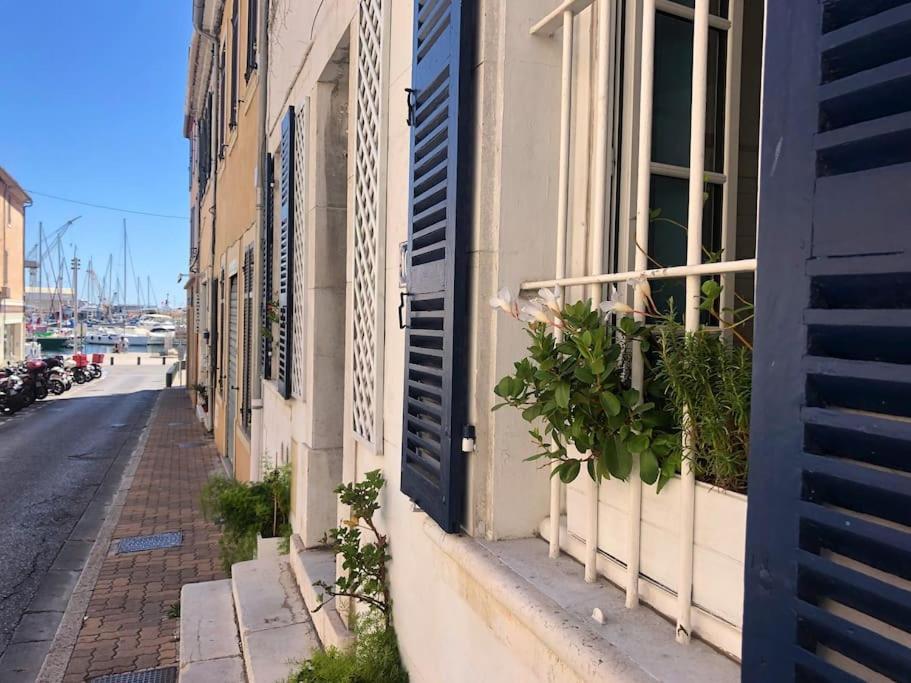 Studios Du Marin Sur Port De Ла-Сьота Экстерьер фото